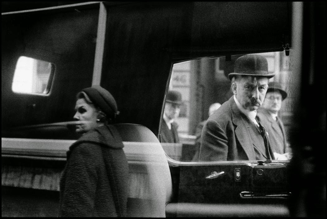 Black and White Photographs of Daily Life in England in 1960_Ha