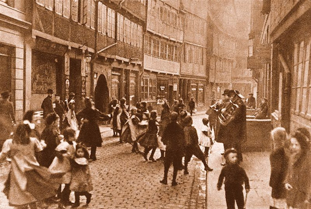 Die Straßen von Hamburg im Jahr 1910 durch großartige Schwarz-Weiß-Fotos_Ha