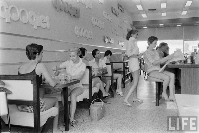 The Day When the Shorts Were “Short Shorts” of Female Short Pants in the 1950s_Ha