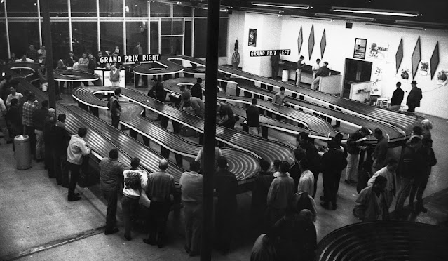 Long Before the Popularity of Car Racing Video Games, Slot Car Racing Was a Popular Fad in the 1960s_teo