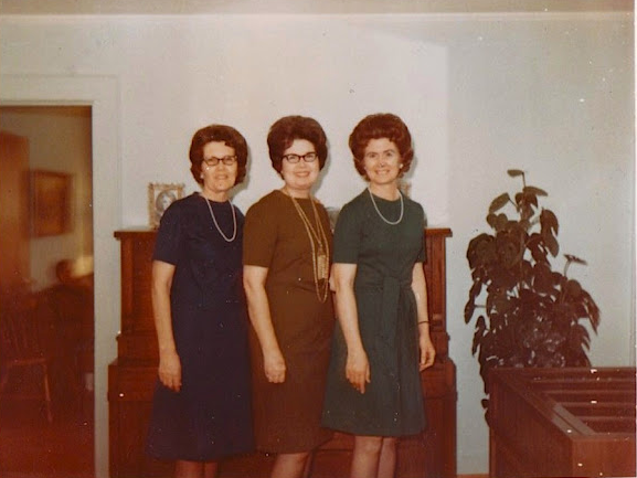 Swinging Sixties: The Term May Be Not For Middle-Aged Women in the 1960s_teo