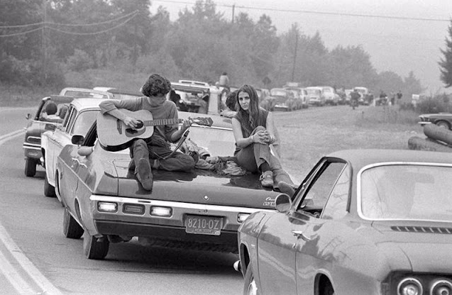 30 Rare and Amazing Black and White Photographs of the 1969 Woodstock Festival Taken by Baron Wolman_teo