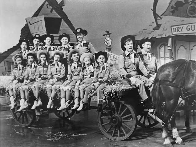 Vintage Photos of the Original Mickey Mouse Club Mousketeers in the 1950s_teo