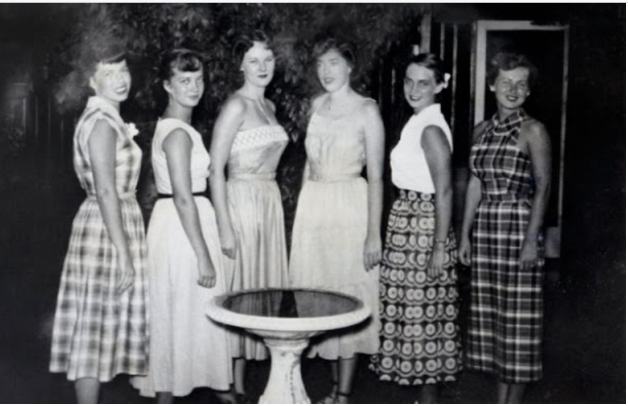 40 Elegant Photos That Defined Fashion Styles of ’50s Women_teo