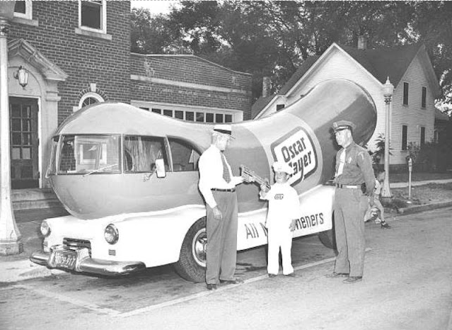 Oscar Mayer’s Wienermobile: Photos of Its Evolution as America’s Favorite Driving Dog_teo