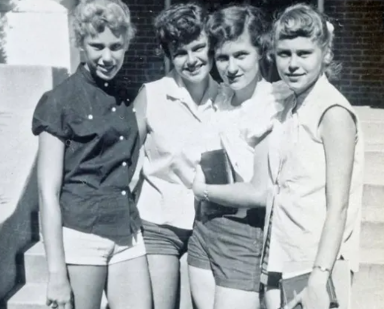 Vintage Photos of Teenage Girls’ Fashion in the 1950s_teo