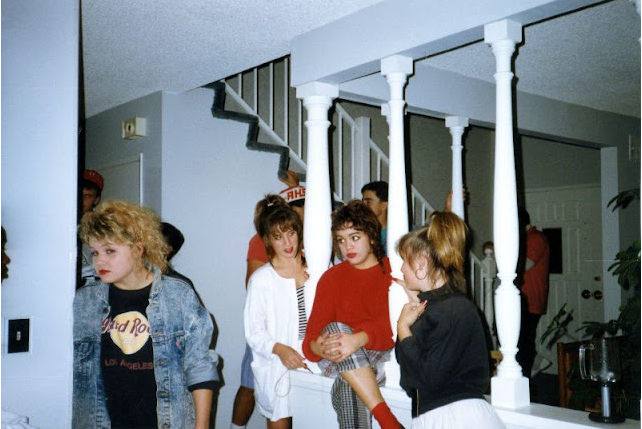 50 Cool Pics That Show the Fashion Trend of Young Women in the 1980s_teo